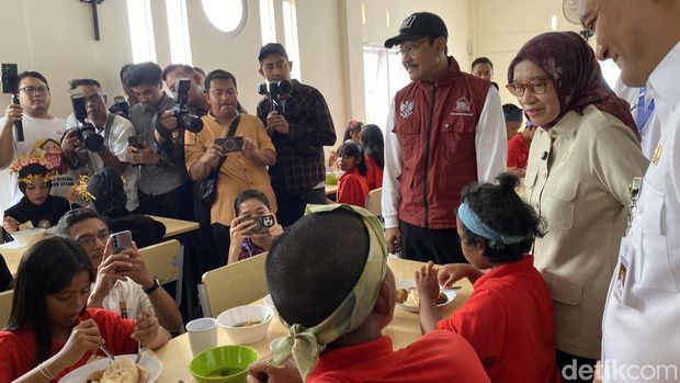 Menteri Sosial Saifullah Yusuf, Menteri PANRB Rini Widyantini, Gubernur Jateng Ahmad Luthfi dan Wali Kota Semarang Agustina Wilujeng meninjau Sekolah Rakyat Terintegrasi di Kota Semarang, Rabu (29/10/2025). Menteri Sosial Saifullah Yusuf, Menteri PANRB Rini Widyantini, Gubernur Jateng Ahmad Luthfi dan Wali Kota Semarang Agustina Wilujeng meninjau Sekolah Rakyat Terintegrasi di Kota Semarang, Rabu (29/10/2025).