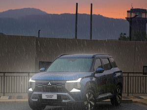 Tips Maksimalkan Fitur Mitsubishi Destinator saat Hujan