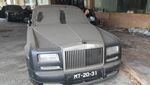 Potret Alphard-Rolls Royce Terbengkalai di Hotel Bintang 5 Potret Alphard-Rolls Royce Terbengkalai di Hotel Bintang 5
