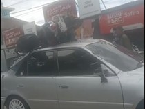 Video: Kecelakaan Maut di Cilegon, Motor Nyangkut di Atap Mobil