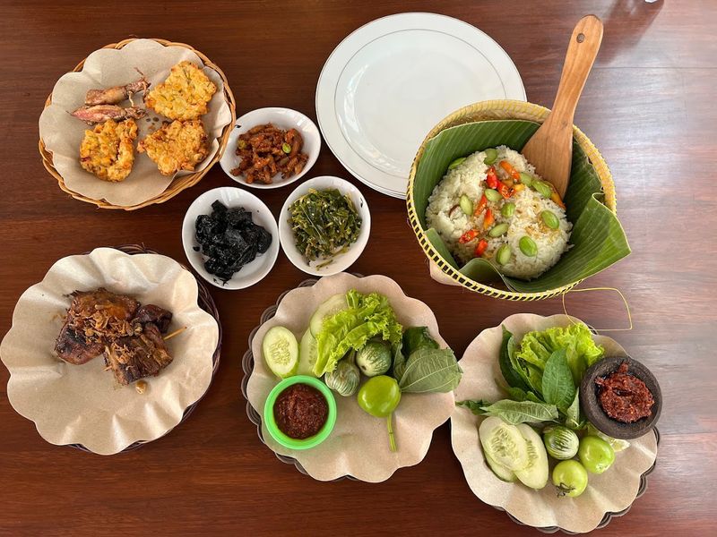 nasi liwet jakarta Warung Sunda E'Ceu Kokom