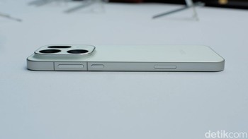 Find X9 Pro memiliki kapasitas lebih besar 7.500 mAh. / Foto: Adi Fida Rahman/detikINET