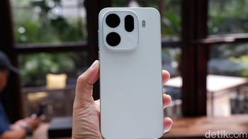 Oppo Find X9 Pro ada di posisi tujuh dengan skor benchmark 4.023.008. Foto: Adi Fida Rahman/detikINET