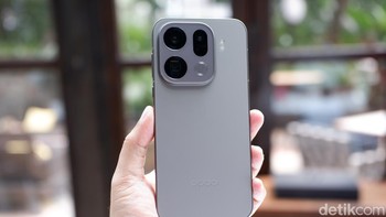 Ini Oppo Find X9 Pro warna Titanium Charcoal. Foto: Adi Fida Rahman/detikINET