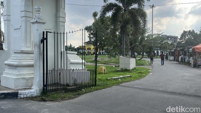 Pagar Istana Maimun Medan yang lenyap (Kartika/detikcom) Pagar Istana Maimun Medan yang lenyap (Kartika/detikcom)