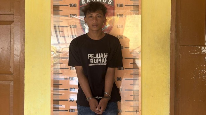 Pemuda tusuk ibu kandungnya pakai badik di Mamuju ditangkap. Pemuda tusuk ibu kandungnya pakai badik di Mamuju ditangkap.