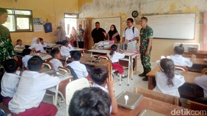 Pendistribusian MBG di daerah terpencil Sidoarjo mulai disalurkan menggunakan transportasi perahu, Rabu (29/10/2025).