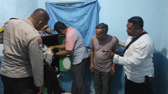 Petugas lakukan penggerebekan prostitusi di Malang Petugas lakukan penggerebekan prostitusi di Malang