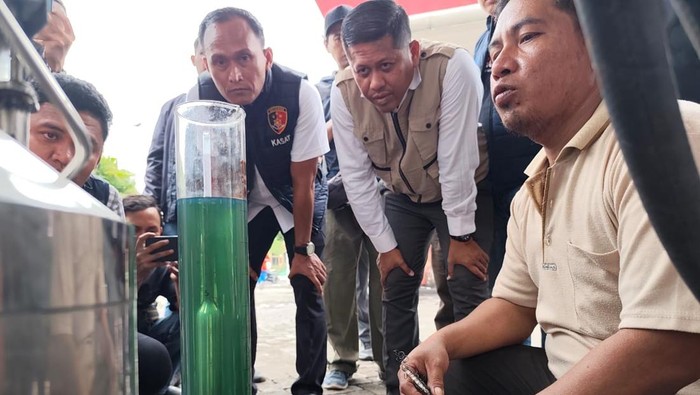 Polisi sidak sejumlah SPBU di Bangkalan Polisi sidak sejumlah SPBU di Bangkalan buntut isu BBM campur air