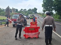 Truk Dilarang Parkir Liar di Jalur Maut Denpasar-Gilimanuk!