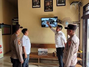 Tingkatkan Keamanan, Warga Magetan Sumbang CCTV ke Polisi