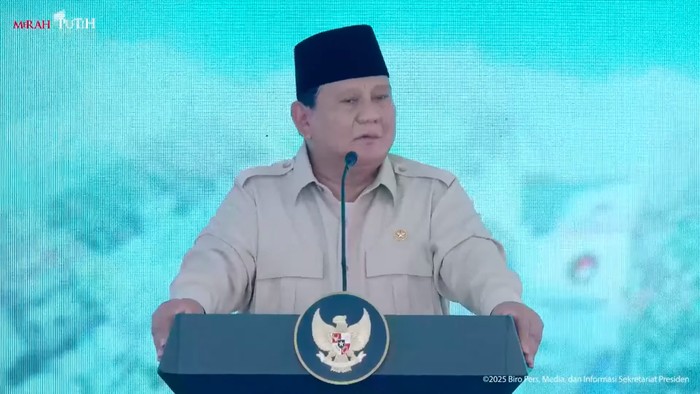 Presiden Prabowo Subianto memberi sambutan di acara pemusnahan barang bukti berbagai jenis narkoba seberat 214,84 ton di Lapangan Bhayangkara Polri (YouTube Setpres) Presiden Prabowo Subianto memberi sambutan di acara pemusnahan barang bukti berbagai jenis narkoba seberat 214,84 ton di Lapangan Bhayangkara Polri (YouTube Setpres)
