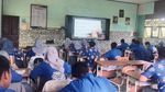 Potret Siswa SMA di Seruyan Belajar Menulis Tegak Bersambung Potret Siswa SMA di Seruyan Belajar Menulis Tegak Bersambung