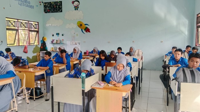 Program menulis indah tegak bersambung bagi siswa Kalimantan Tengah. Program menulis indah tegak bersambung bagi siswa Kalimantan Tengah.