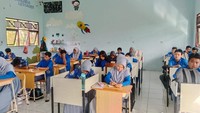 Dinas Pendidikan Provinsi Kalimantan Tengah (Disdik Kalteng) menggagas program inovatif dalam bidang literasi, yakni Gerakan Literasi Menulis Indah Tegak Bersambung. Program dilakukan setiap Rabu, dimulai 29 Oktober 2025. Foto: dok Disdik Kalteng Dinas Pendidikan Provinsi Kalimantan Tengah (Disdik Kalteng) menggagas program inovatif dalam bidang literasi, yakni Gerakan Literasi Menulis Indah Tegak Bersambung. Program dilakukan setiap Rabu, dimulai 29 Oktober 2025. Foto: dok Disdik Kalteng