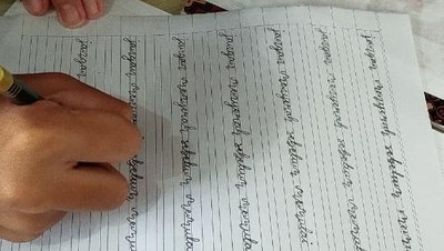 Potret Siswa SMA di Seruyan Belajar Menulis Tegak Bersambung