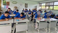 Antusiasme ditunjukkan salah satunya dari siswa SMAN 1 Kuala Pembuang, Kabupaten Seruyan, yang mulai menjalani kegiatan Gerakan Literasi Menulis Indah. Foto: dok Disdik Kalteng Antusiasme ditunjukkan salah satunya dari siswa SMAN 1 Kuala Pembuang, Kabupaten Seruyan, yang mulai menjalani kegiatan Gerakan Literasi Menulis Indah. Foto: dok Disdik Kalteng
