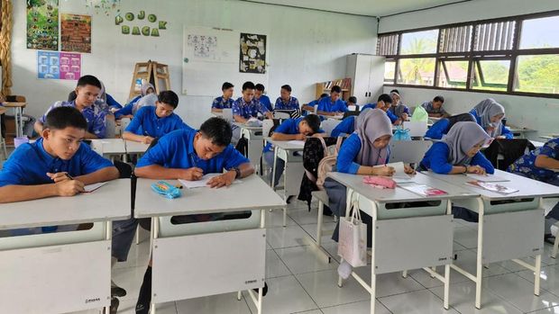 Program menulis indah tegak bersambung bagi siswa Kalimantan Tengah. Program menulis indah tegak bersambung bagi siswa Kalimantan Tengah.