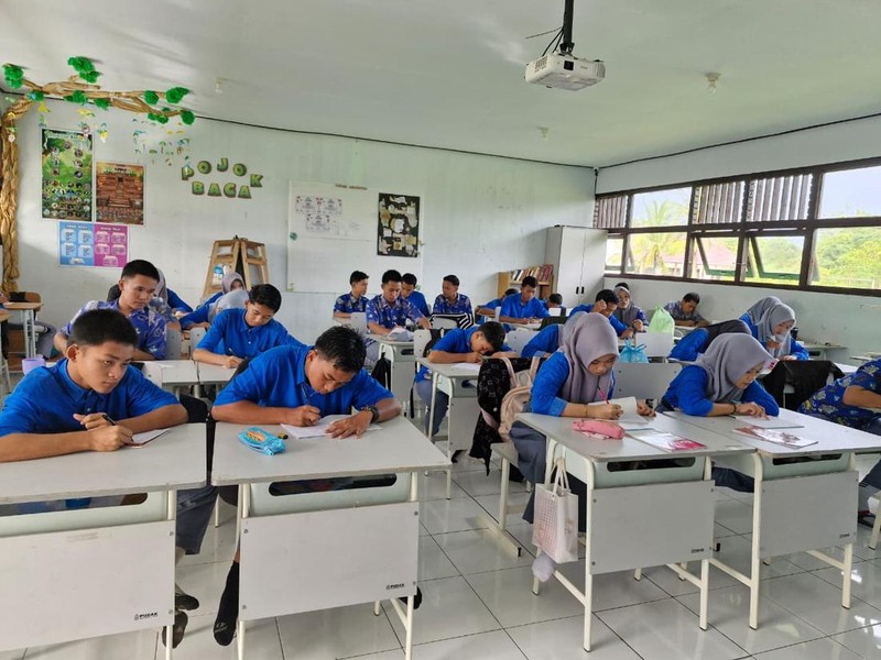 Program menulis indah tegak bersambung bagi siswa Kalimantan Tengah. Program menulis indah tegak bersambung bagi siswa Kalimantan Tengah.