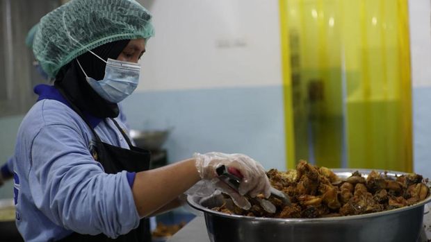 Proses memasak dan mengolah di dapur SPPG Polres Lubuklinggau. Proses memasak dan mengolah di dapur SPPG Polres Lubuklinggau.