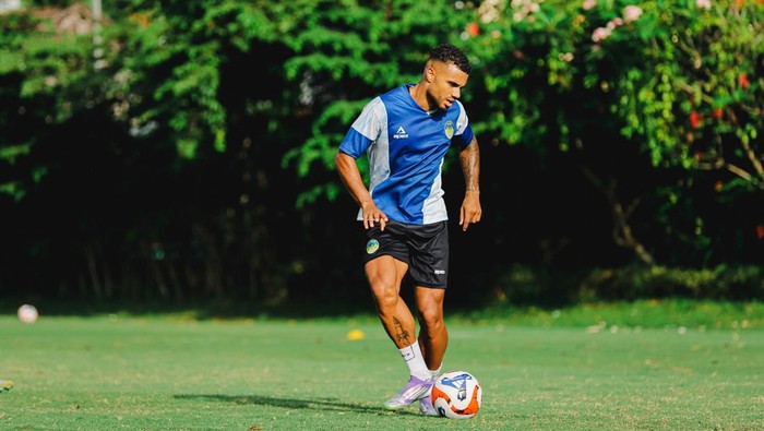 PSIM Jogja Winger PSIM Jogja Anton Fase sudah mulai berlatih bersama tim usai pulih dari cedera engkel. Foto diunggah Rabu (29/10/2025).