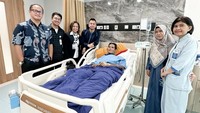 Suami Nagita Slavina itu meminta Fahmi Bo untuk gak memikirkan hal lain kecuali sembuh. Sudah gak apa-apa, nanti gak usah mikirin ini, itu. Entar saya yang bantuin aja semuanya, yang penting semangat aja dulu. Ininya harus dari hati, biar semangat dulu, tegas Raffi Ahmad. Foto: Instagram @raffinagita1717 Suami Nagita Slavina itu meminta Fahmi Bo untuk gak memikirkan hal lain kecuali sembuh. Sudah gak apa-apa, nanti gak usah mikirin ini, itu. Entar saya yang bantuin aja semuanya, yang penting semangat aja dulu. Ininya harus dari hati, biar semangat dulu, tegas Raffi Ahmad. Foto: Instagram @raffinagita1717
