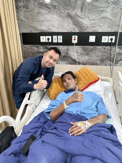 Raffi Ahmad membawa Fahmi Bo ke rumah sakit.