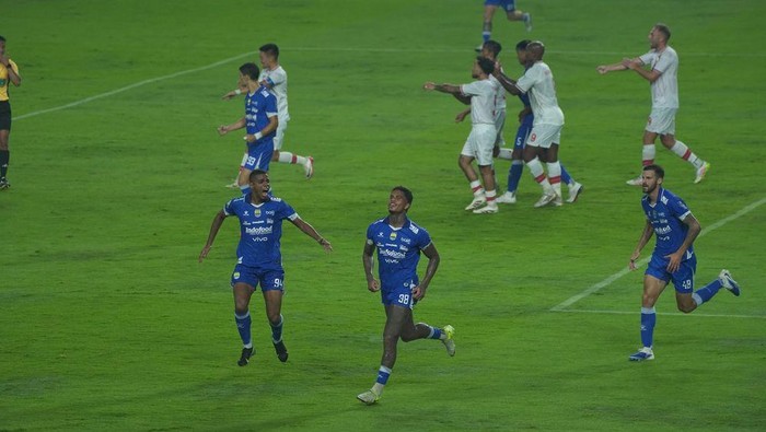 Ramon Tanque. Ramon Tanque.