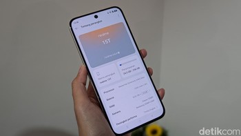 Spesifikasi inti Realme 15T. Ponsel ini diotaki chipset MediaTek Dimensity 6400 Max dengan RAM 8GB dan memori internal hingga 256GB. Foto: Virgina Maulita Putri/detikINET
