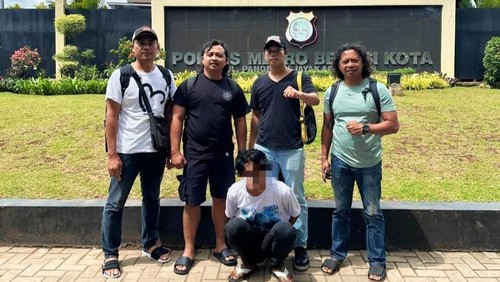 Renhar Hasibuan (39), pencuri tas berisi uang Rp 15 juta di penginapan Karangasem ditangkap polisi di Kota Bekasi, Jawa Barat (Jabar), Jumat (24/10/2025) (Dok. Polres Karangasem)