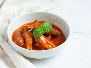5 Cara Mengatasi Bau Amis Sarden Kaleng Saat Dimasak