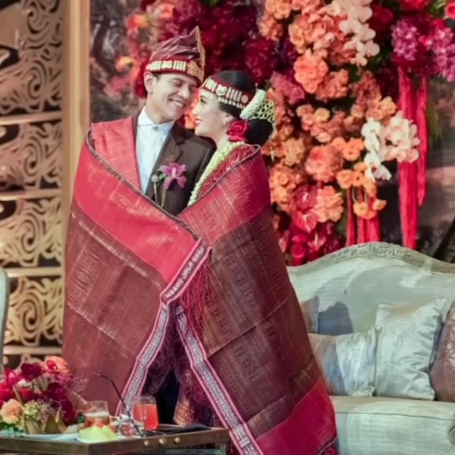 Foto Pernikahan Putri Erick Thohir & Bos Teknologi, Meriah dengan Adat Batak