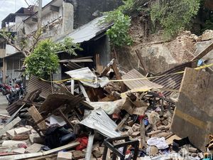 Rumah di Kawasan Pecinan Semarang Roboh, 1 Penghuni Tewas