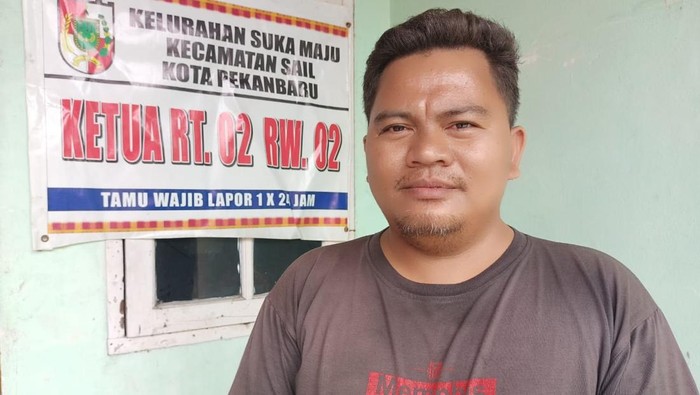 SPPG Polda Riau serap warga lokal sebagai tenaga kerja. SPPG Polda Riau serap warga lokal sebagai tenaga kerja. Warga mengapresiasi pihak kepolisian.