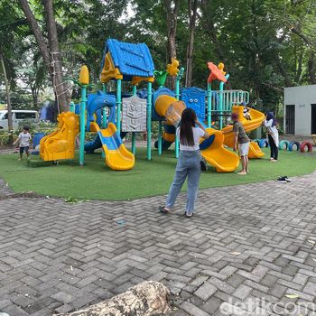 Taman Flora Bratang Surabaya