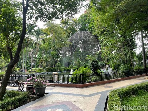 Taman Flora Bratang Surabaya