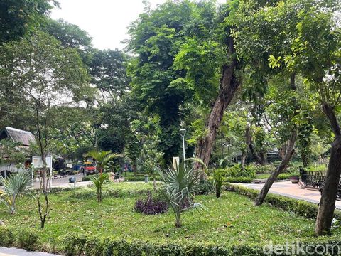 Taman Flora Bratang Surabaya