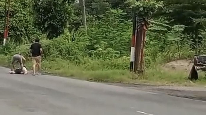 Tangkap layar video saat penangkapan pelaku perusakan pos polisi di OKU. Tangkap layar video saat penangkapan pelaku perusakan pos polisi di OKU.