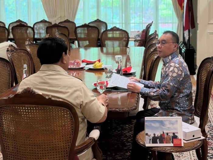 Wakil Ketua DPR RI Sufmi Dasco Ahmad menemui Presiden Prabowo Subianto di kediaman Widya Chandra, Jakarta Selatan. (dok.Sekretariat Presiden) Wakil Ketua DPR RI Sufmi Dasco Ahmad menemui Presiden Prabowo Subianto di kediaman Widya Chandra, Jakarta Selatan. (dok.Sekretariat Presiden)