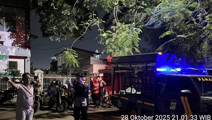 Warga Ciputat Timur melapor ke polisi tentang tongkrongan remaja yang diduga akan tawuran. (dok.istimewa)