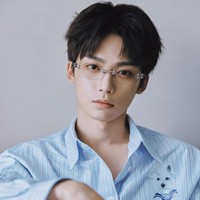 Dikenal sebagai personel boy band Guanghe Shaonian, Zi Yu juga berkesempatan menjajal dunia akting pada tahun 2022. Namun, ia justru menjadi korban bullying yang dilakukan personelnya dan hengkang dari grup. Foto: dok. Instagram @ziyu20020706