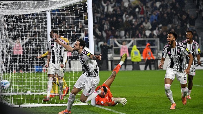 2244023251 TURIN, ITALY - OCTOBER 29: Federico Gatti of Juventus celebrates after scoring his teams second goal during the Serie A match between Juventus FC and Udinese Calcio at Allianz Stadium on October 29, 2025 in Turin, Italy. (Photo by Filippo Alfero - Juventus FC/Juventus FC via Getty Images)