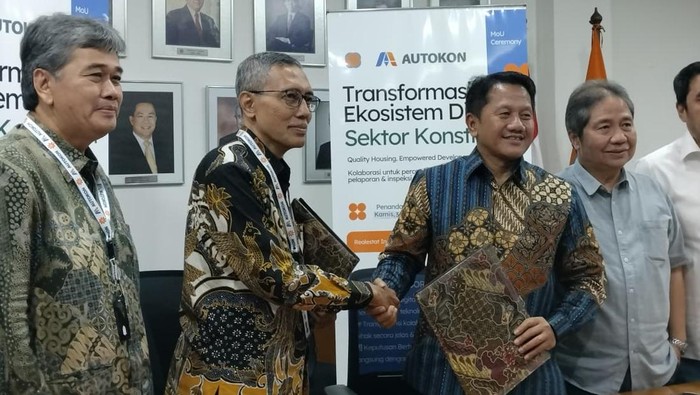 Accounts Director of Autokon Ardi Prasetiawan, Direktur Utama AutoKon Sulistio S. Reksoprodjo, Ketua DPP REI Joko Suranto, dan Wakil Ketua DPP REI Hari Ganie Accounts Director of Autokon Ardi Prasetiawan, Direktur Utama AutoKon Sulistio S. Reksoprodjo, Ketua DPP REI Joko Suranto, dan Wakil Ketua DPP REI Hari Ganie