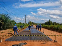 PT OKI Pulp & Paper Mills Bangun Infrastruktur Jalan Pasar Jetty Baung