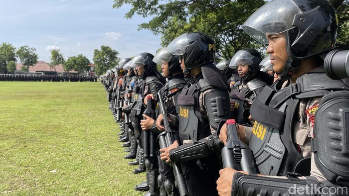 Apel pasukan pengamanan paripurna rapat hak angket yang digelar di halaman Mako Brimob Pati, Kamis (30/10/2025).