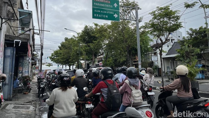 Bangji Jalan Brigjen Katamso Jogja Suasana bangjo simpang tiga Jalan Brigjen Katamso, Gondomanan Kota Jogja, Kamis (30/10/2025).