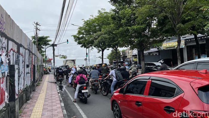Bangjo Jogja Suasana bangjo simpang tiga Jalan Brigjen Katamso, Gondomanan Kota Jogja, Kamis (30/10/2025)