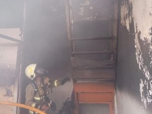 Ruko di Pasar Baru Jakpus Kebakaran, Asap Tebal Mengepul