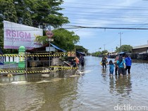 Perjuangan Pasien RSI Sultan Agung Semarang Jalan Kaki Menerjang Banjir