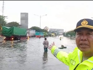 Kondisi Banjir Semarang Sore Ini: Jalan Kaligawe Masih Lumpuh